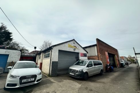 197aburntoakbroadway1